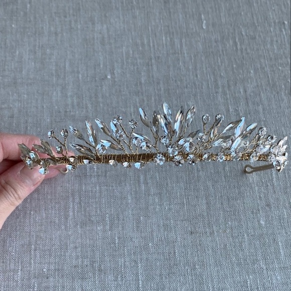 Untamed Petals wedding tiara - Picture 7 of 8